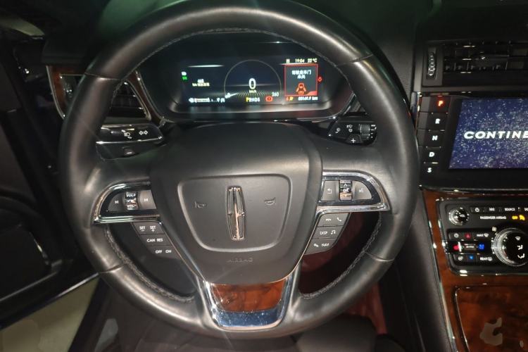 Used Lincoln Continental 2017 2.0T Two-Wheel-Drive Luxury Edition Steering Wheel