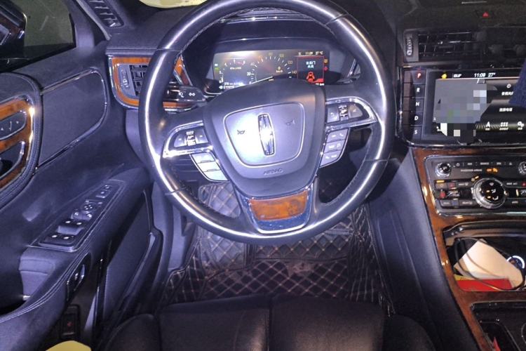 Used Lincoln Continental 2017 2.0T Two-Wheel Drive Deluxe Edition Steering Wheel
