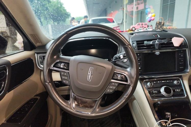 Used Lincoln Continental 2017 2.0T Two-Wheel Drive Deluxe Edition Steering Wheel