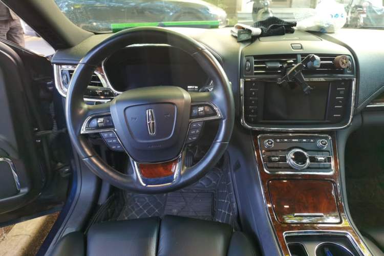 Used Lincoln Continental 2017 2.0T Two-Wheel Drive Deluxe Edition Steering Wheel