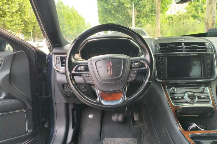 Used Lincoln Continental 2017 2.0T Two-Wheel Drive Prestige Edition Steering Wheel