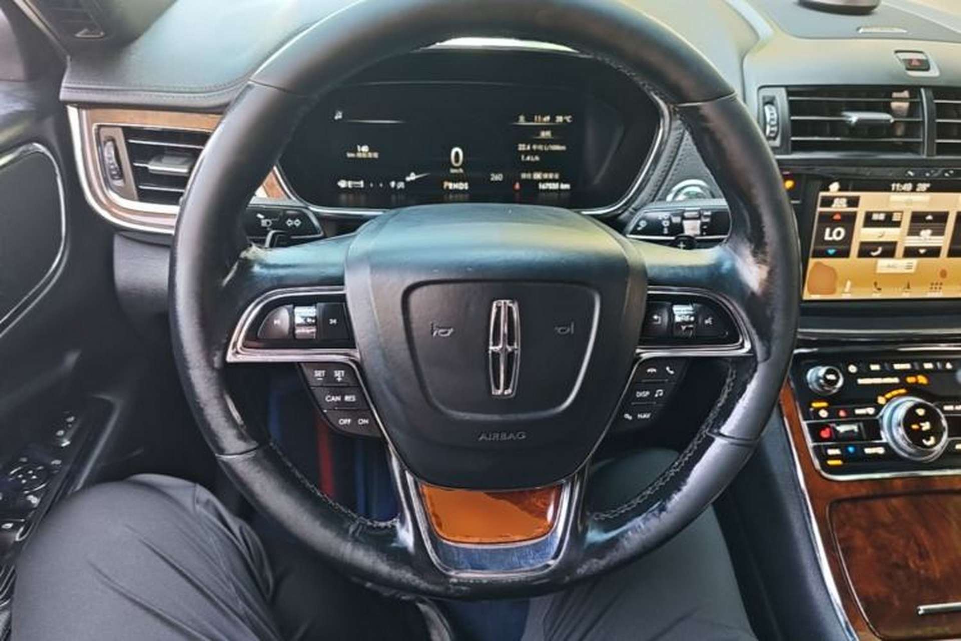 Used Lincoln Continental 2017 2.0T Two-Wheel Drive Deluxe Edition Steering Wheel