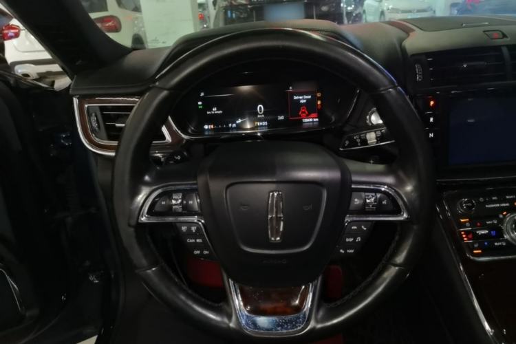 Used Lincoln Continental 2017 2.0T Two-Wheel-Drive Luxury Edition Steering Wheel