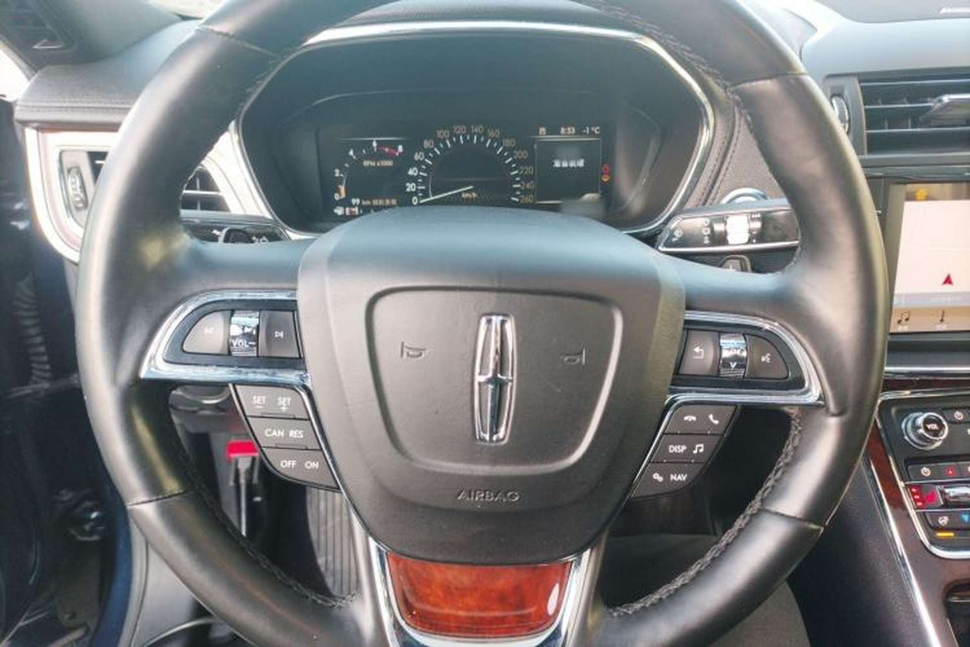 Used Lincoln Continental 2017 2.0T Two-Wheel-Drive Luxury Edition Steering Wheel