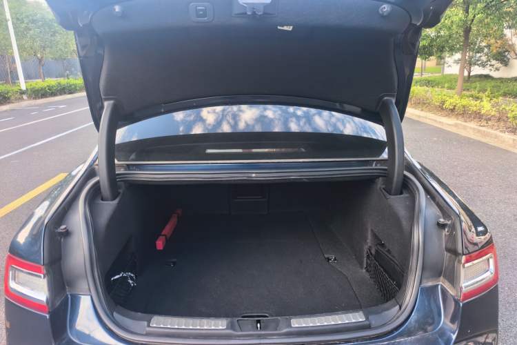Used Lincoln Continental 2017 2.0T Two-Wheel Drive Prestige Edition Trunk