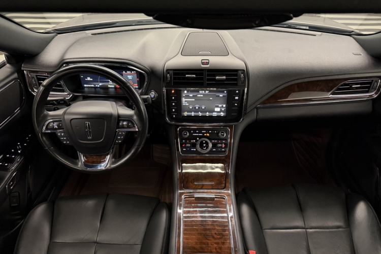 Used Lincoln Continental 2017 2.0T Two-Wheel Drive Deluxe Edition Interior 10