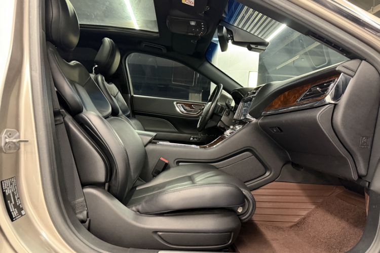 Used Lincoln Continental 2017 2.0T Two-Wheel Drive Deluxe Edition Interior 12