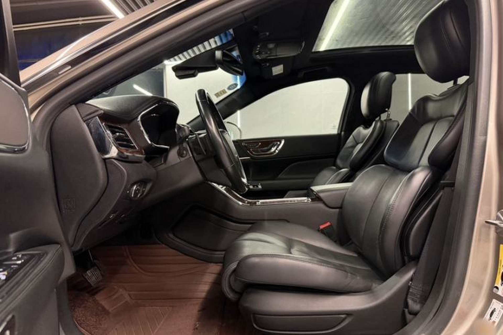 Used Lincoln Continental 2017 2.0T Two-Wheel Drive Deluxe Edition Interior 2