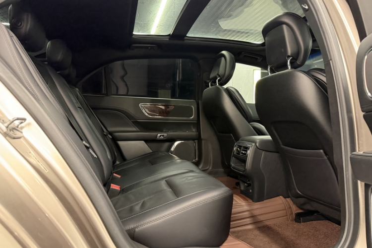 Used Lincoln Continental 2017 2.0T Two-Wheel Drive Deluxe Edition Interior 6