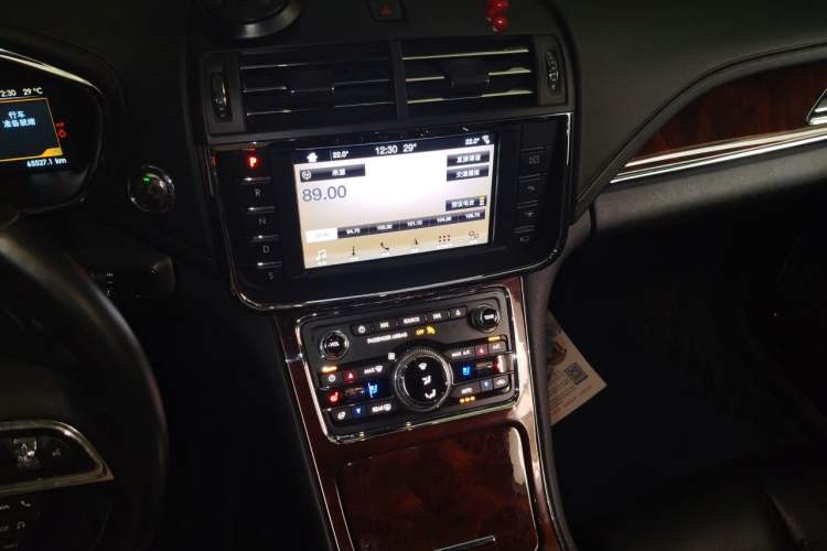Used Lincoln Continental 2017 3.0T Four-Wheel Drive Prestige Edition Audio And AC Panel