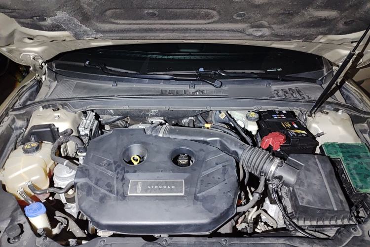 Used Lincoln Continental 2017 2.0T Two-Wheel Drive Prestige Edition Engine Bay