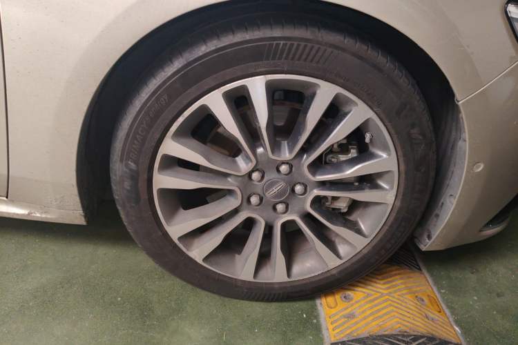 Used Lincoln Continental 2017 3.0T Four-Wheel Drive Prestige Edition Right Front Wheel Hub