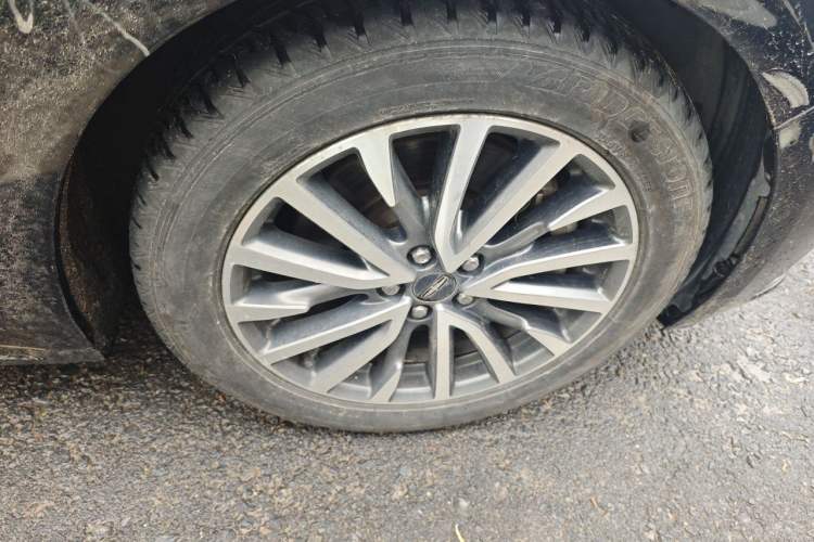Used Lincoln Continental 2017 2.0T Two-Wheel-Drive Luxury Edition Right Front Wheel Hub