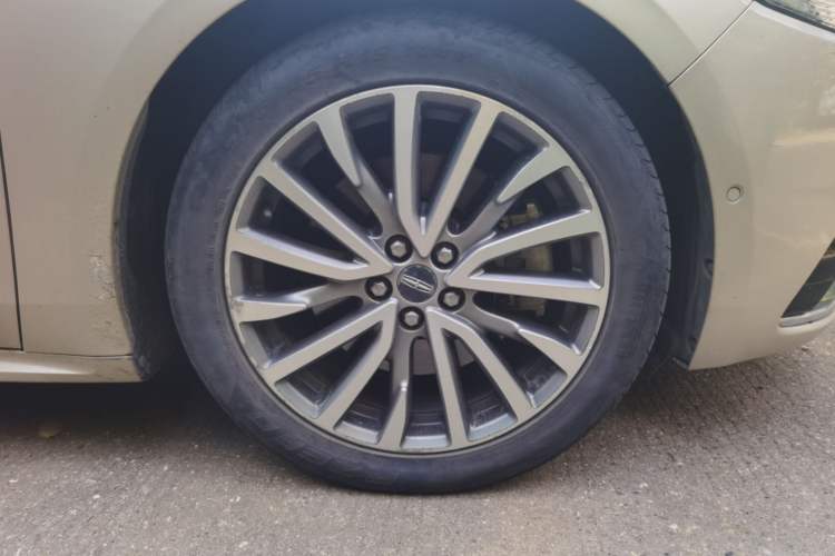 Used Lincoln Continental 2017 2.0T Two-Wheel Drive Prestige Edition Right Front Wheel Hub