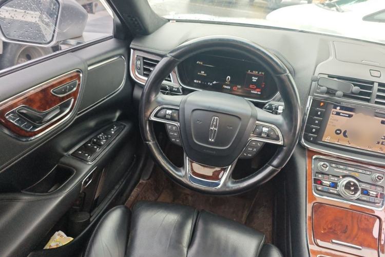 Used Lincoln Continental 2017 2.0T Two-Wheel-Drive Luxury Edition Steering Wheel