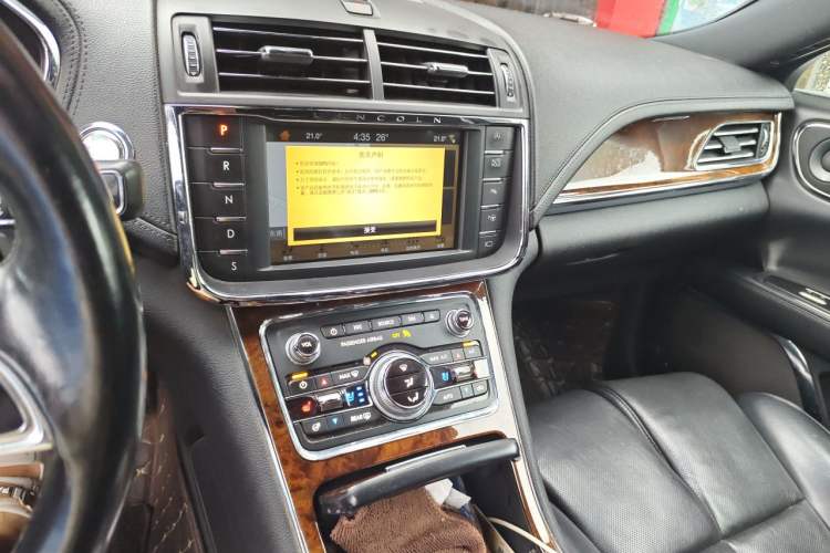 Used Lincoln Continental 2017 2.0T Two-Wheel Drive Prestige Edition Audio And AC Panel