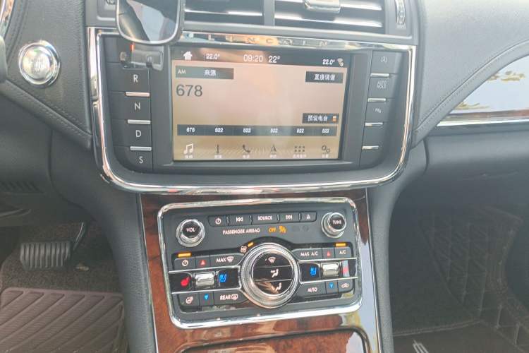 Used Lincoln Continental 2017 2.0T Two-Wheel-Drive Luxury Edition Audio And AC Panel