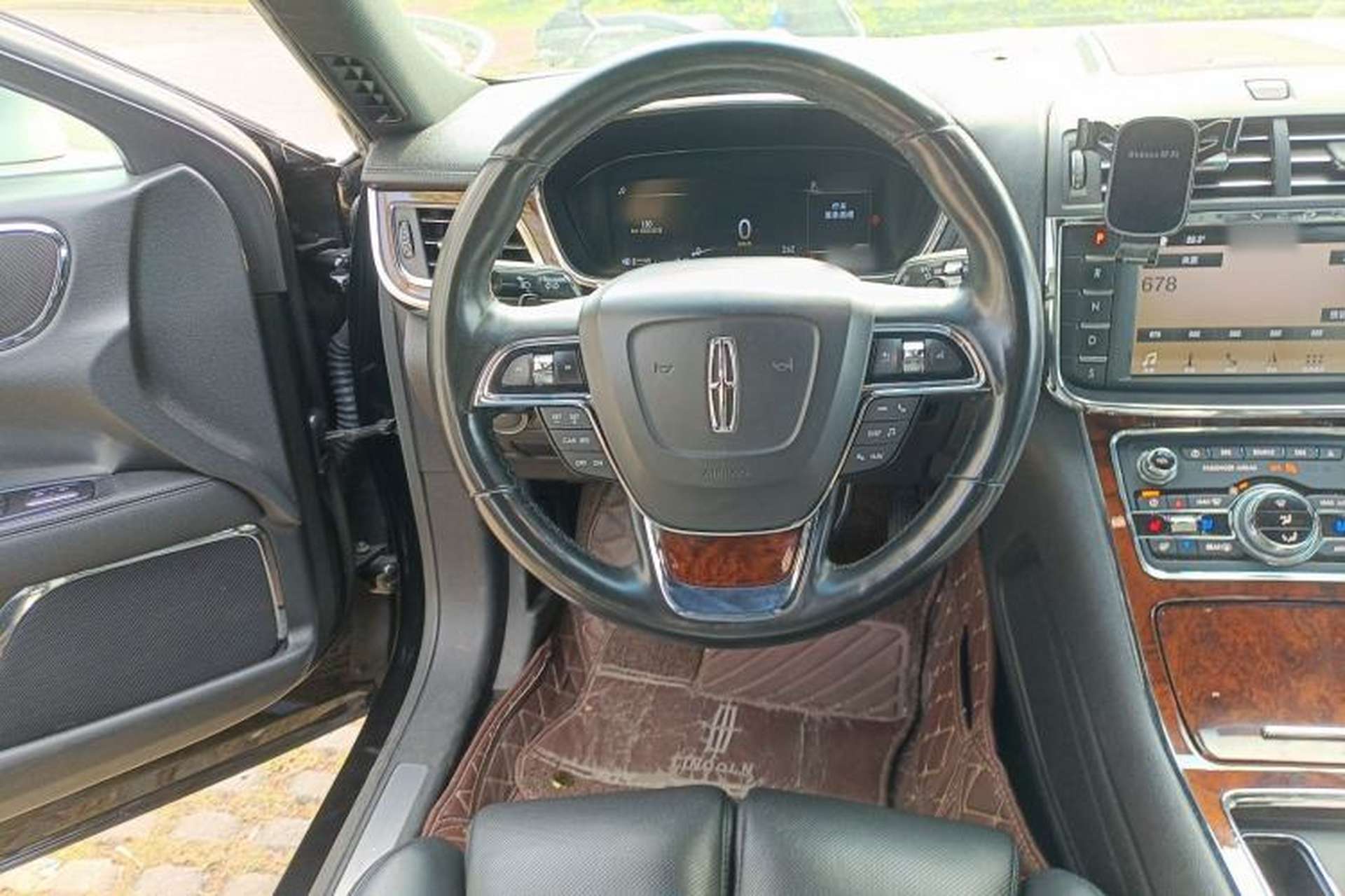 Used Lincoln Continental 2017 2.0T Two-Wheel-Drive Luxury Edition Steering Wheel
