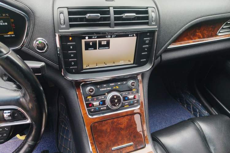 Used Lincoln Continental 2017 2.0T Two-Wheel-Drive Luxury Edition Audio And AC Panel