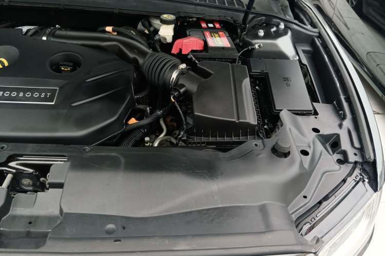 Used Lincoln Continental 2017 2.0T Two-Wheel Drive Deluxe Edition Engine Bay Left