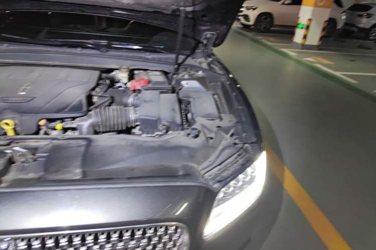 Used Lincoln Continental 2017 3.0T Four-Wheel Drive Prestige Edition Engine Bay Left