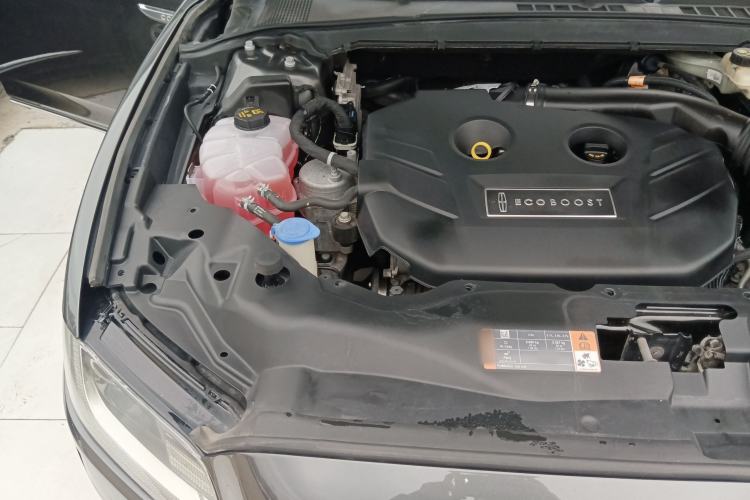 Used Lincoln Continental 2017 2.0T Two-Wheel Drive Deluxe Edition Engine Bay Right