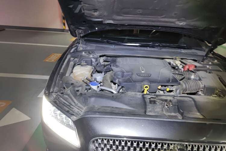 Used Lincoln Continental 2017 3.0T Four-Wheel Drive Prestige Edition Engine Bay Right