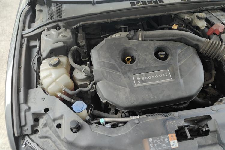 Used Lincoln Continental 2017 2.0T Two-Wheel Drive Deluxe Edition Engine Bay Right