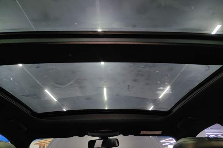 Used Lincoln Continental 2017 2.0T Two-Wheel-Drive Luxury Edition Headliner