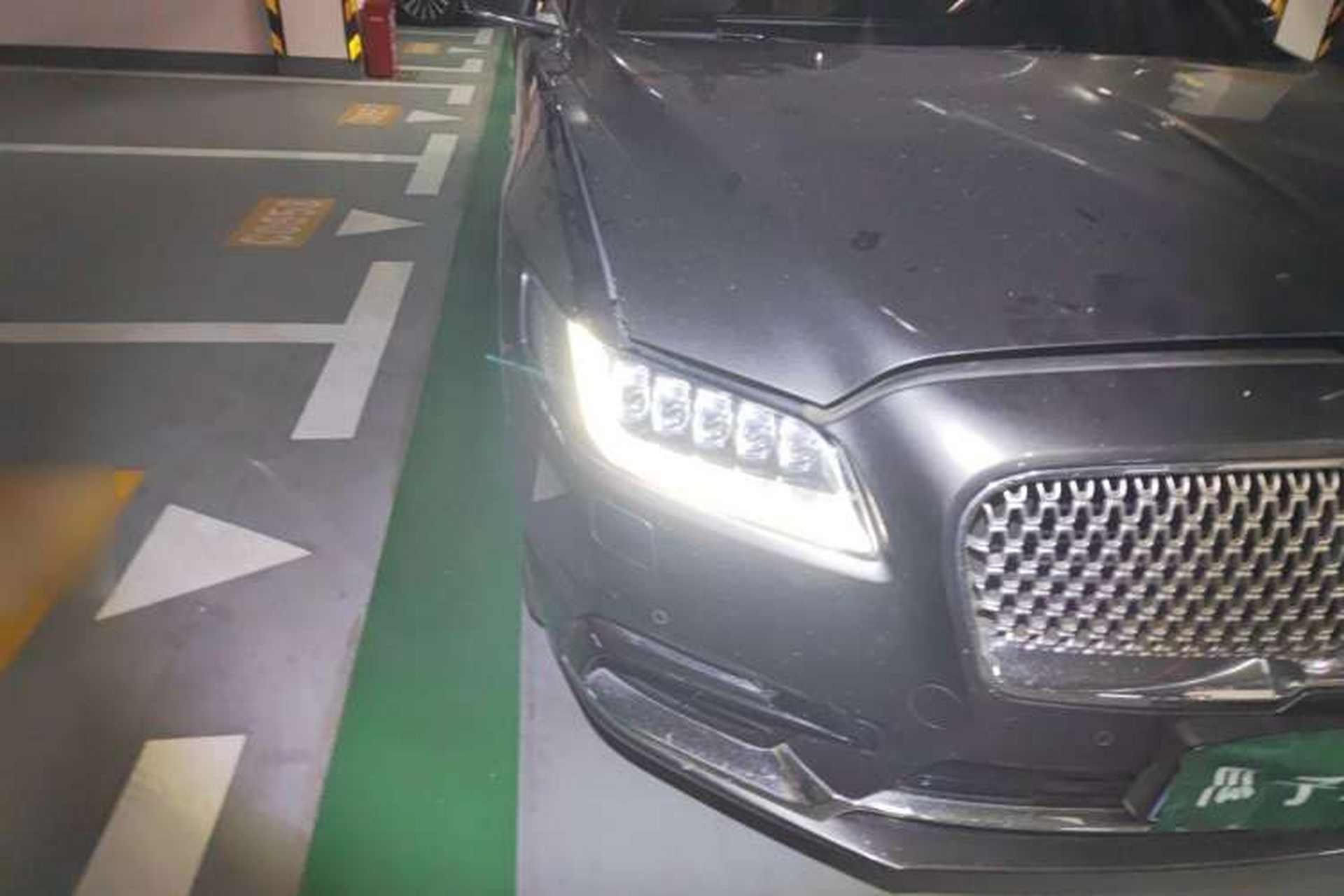 Used Lincoln Continental 2017 3.0T Four-Wheel Drive Prestige Edition Right Front Headlight