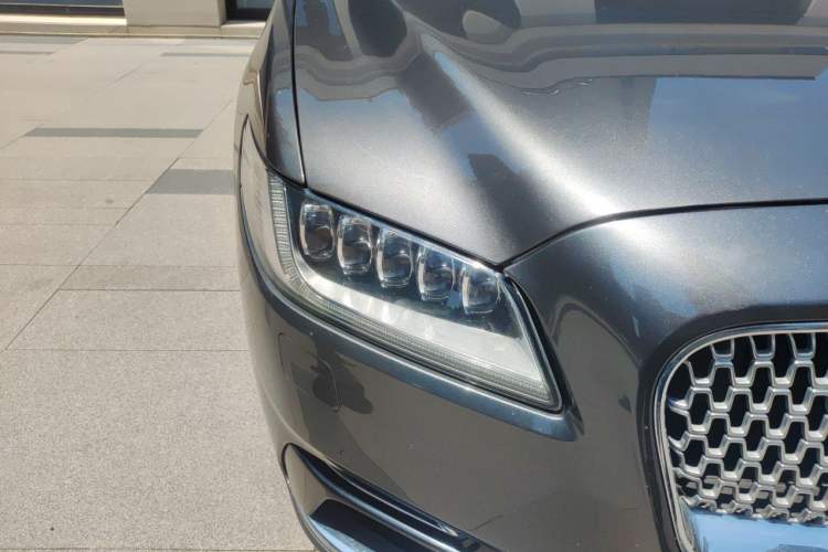 Used Lincoln Continental 2017 2.0T Two-Wheel-Drive Luxury Edition Right Front Headlight