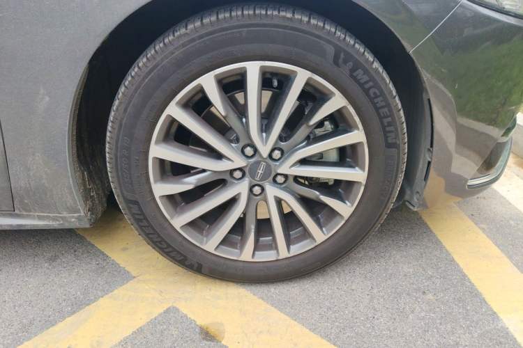 Used Lincoln Continental 2017 2.0T Two-Wheel-Drive Luxury Edition Right Front Wheel Hub