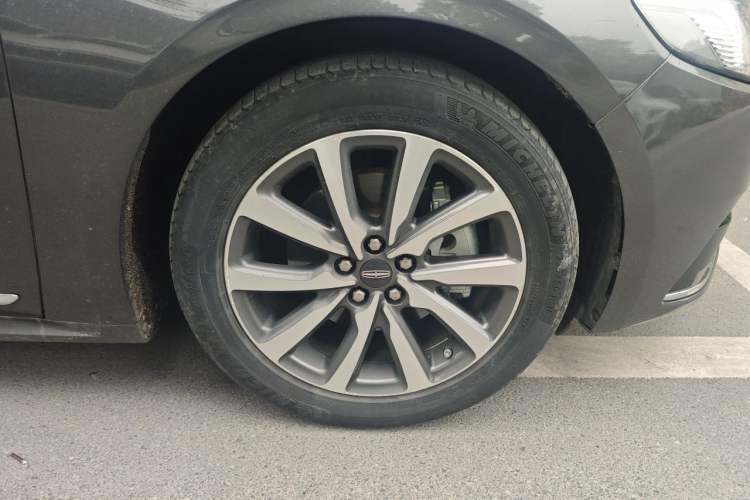 Used Lincoln Continental 2017 2.0T Two-Wheel Drive Deluxe Edition Right Front Wheel Hub
