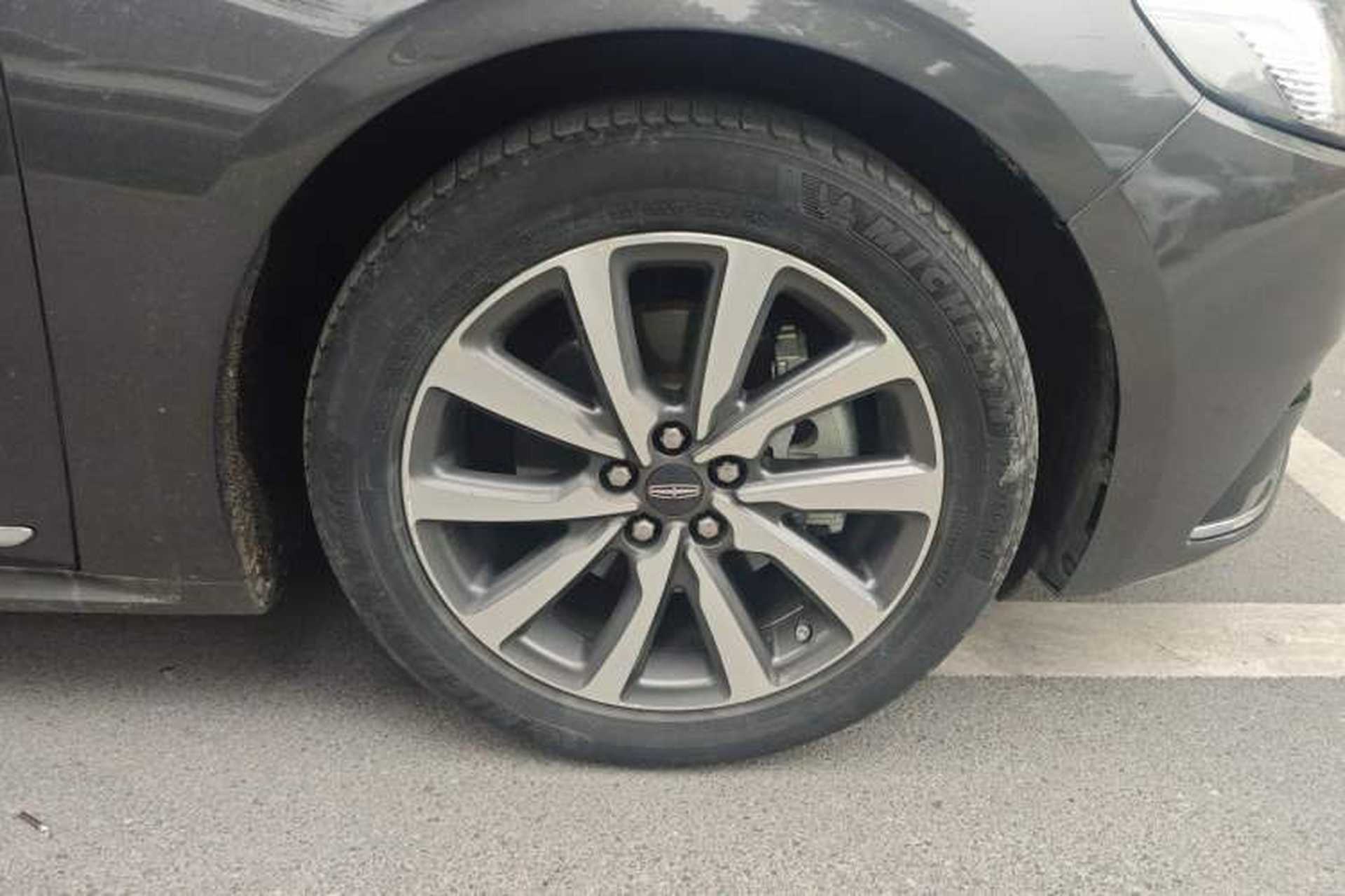 Used Lincoln Continental 2017 2.0T Two-Wheel Drive Deluxe Edition Right Front Wheel Hub