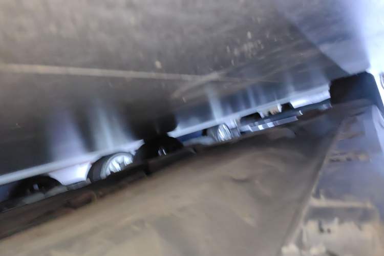 Used Lincoln Continental 2017 2.0T Two-Wheel-Drive Luxury Edition Right Side Sill