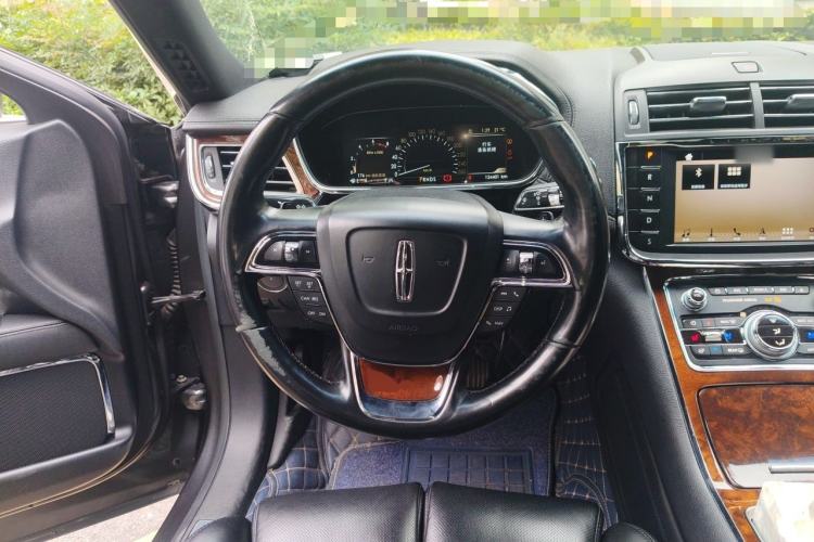 Used Lincoln Continental 2017 2.0T Two-Wheel-Drive Luxury Edition Steering Wheel