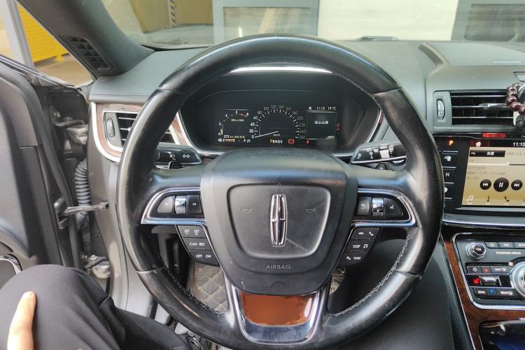 Used Lincoln Continental 2017 2.0T Two-Wheel Drive Deluxe Edition Steering Wheel