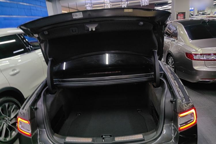 Used Lincoln Continental 2017 2.0T Two-Wheel-Drive Luxury Edition Trunk