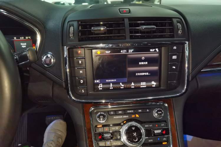 Used Lincoln Continental 2017 2.0T Two-Wheel Drive Deluxe Edition Audio And AC Panel