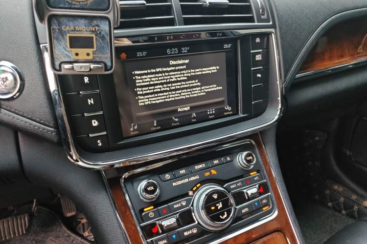 Used Lincoln Continental 2017 2.0T Two-Wheel Drive Deluxe Edition Audio And AC Panel
