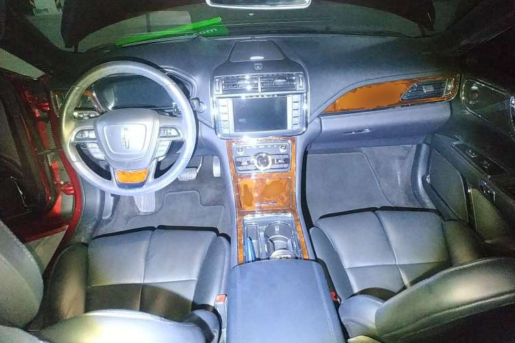 Used Lincoln Continental 2017 2.0T Two-Wheel Drive Prestige Edition Center Console