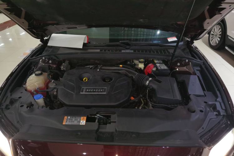 Used Lincoln Continental 2017 2.0T Two-Wheel Drive Deluxe Edition Engine Bay