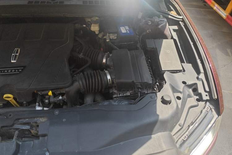 Used Lincoln Continental 2017 3.0T Four-Wheel Drive Prestige Edition Engine Bay Left