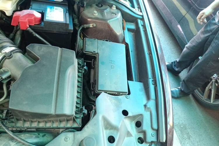 Used Lincoln Continental  Engine Bay Left