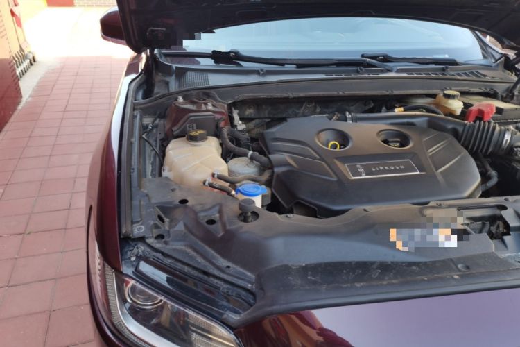 Used Lincoln Continental 2017 2.0T Two-Wheel Drive Deluxe Edition Engine Bay Right