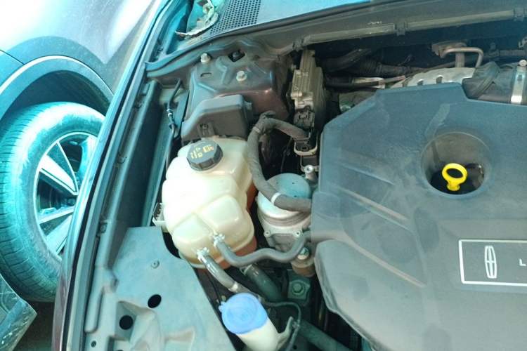 Used Lincoln Continental  Engine Bay Right