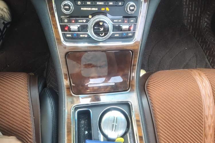 Used Lincoln Continental 2017 2.0T Two-Wheel Drive Deluxe Edition Gear Lever