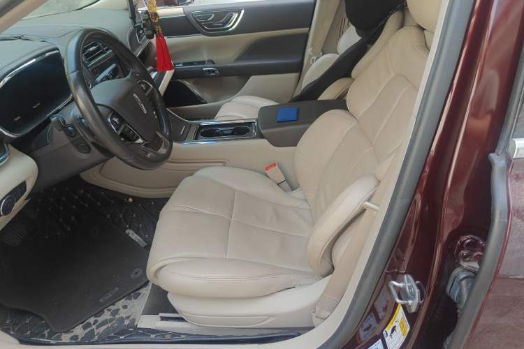 Used Lincoln Continental 2017 2.0T Two-Wheel-Drive Luxury Edition Left Front Seat