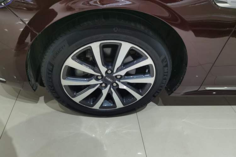 Used Lincoln Continental 2017 2.0T Two-Wheel Drive Deluxe Edition Left Front Wheel Hub