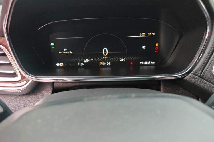 Used Lincoln Continental 2017 2.0T Two-Wheel Drive Deluxe Edition Odometer Close Up